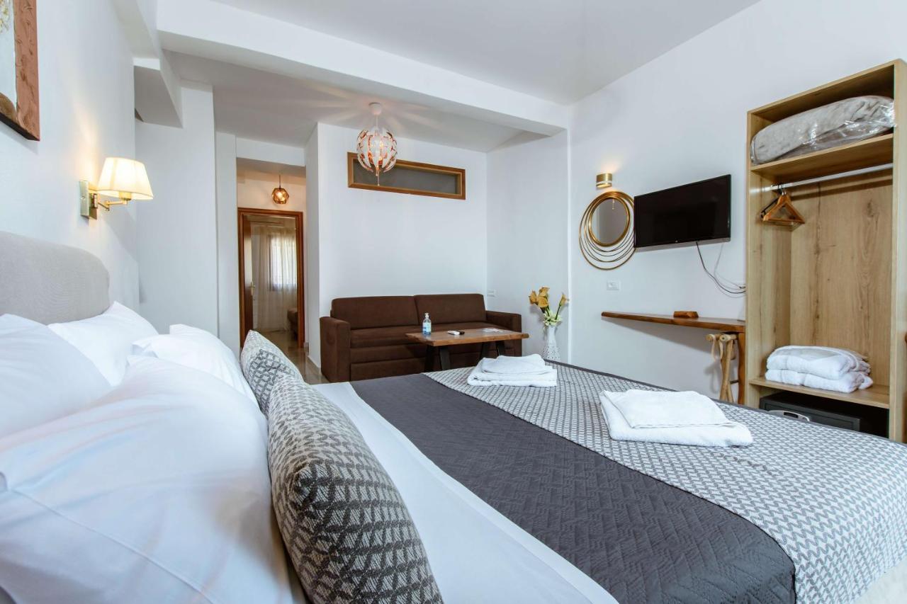 Deluxe Hotel Chrissi Akti Chania